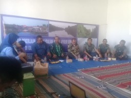 Babinsa koramil 0816/16 waru menghadiri rapat sosialisasi pengendalian sungai afvour buntung waru