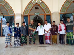 Danramil 0816/13 Wonoayu Hikmah Sholat Berjama’ah Adalah Menjalin Silaturahmi Dengan Masyarakat