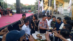 Danramil 0816/01 Kota Hadiri Harlah LSM seven gab LSM di Gor Delta Sidoarjo.