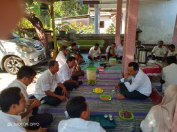 Babinsa Desa Kupang Sertu Sugianto hadiri acara tasyakuran di Desa binaannya