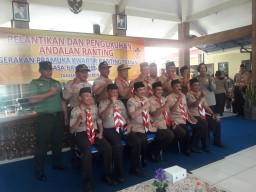 Babinsa 0816/14 Taman hadiri acara pelantikan dan pengukuhan andalan gerakan pramuka kwartir ranting taman masa bakti 2022