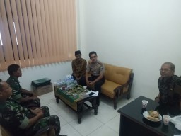 Saling Mempererat Kerjasama Bati Tuud Koramil 0816/12 Prambon Komsos dengan Forkopimka