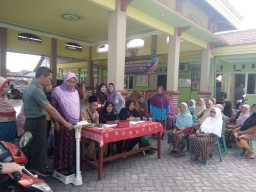 Babinsa 0816/13 Wonoayu Desa Pagerngumbuk Dampingi Pelaksanaan Posyandu Lansia