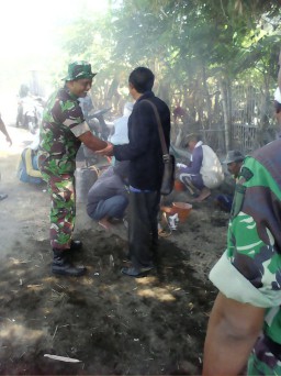 Babinsa Koramil 0816/08 Jabon Bantu Petani Kendalikan Hama Tikus