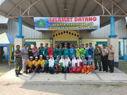 Koramil 0816/01 Kota melatih Paskibra Kecamatan Sidoarjo