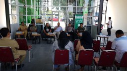 Babinsa koramil 0816/16 waru mengikuti sosialisasi pembukaan grab lounge di wilayah desa medaeng waru