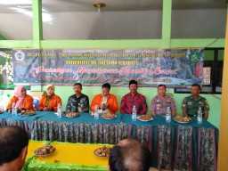 Babinsa Koramil 0816/18 Sedati Hadiri Penerimaan KKN UNITOMO di Desa Kalanganyar