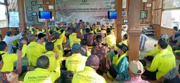 Babinsa Koramil 0816/07 Krembung Dampingi Warga Desa ke Rumah Joglo Tani Yogjakarta
