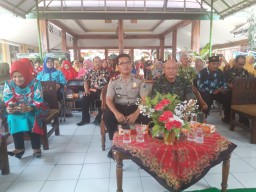 Forkopimka giat Resepsi Peringatan HUT RI KE 74 dan Pembagian Hadiah Di Pendopo Kecamatan Prambon.