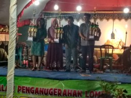 GEBYAR HUT KEMERDEKAAN RI KE-74, Kecamatan Tarik Meriahkan Pagelaran Wayang Kulit