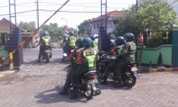 Babinsa Koramil 0816/13 Wonoayu Melaksanakan Pam Natal 2019 Dan Tahun Baru 2020