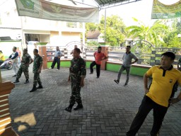 Anggota Babinsa Koramil 0816/13 Wonoayu Hadiri Giat Senam Bersama Di Desa Binaan