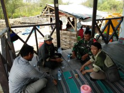 Babinsa Desa Kupang Jabon berikan Arahan Ke Warga Menjelang Tahun Baru