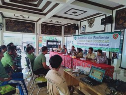Babinsa Koramil 0816/08 Jabon Menghadiri Pelatihan Dan Pembinaan Linmas Desa Permisan.