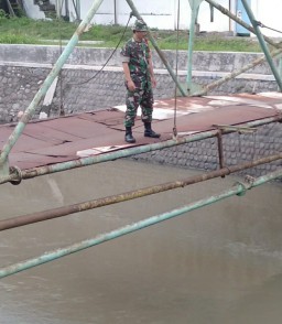 Babinsa Koramil 0816/02 Candi Siaga Bencana Hidrometeorologi