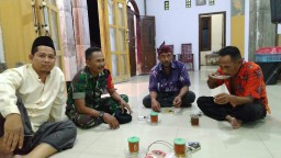 Babinsa 0816/08 Jabon Menghadiri Tasyakuran Di Rumah Kades Panggreh.