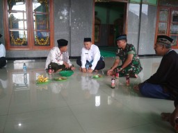 Danramil 07/Krembung Ikuti Safari Sholat Jumat Bersama Forkompimka Krembung