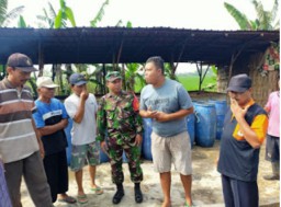 Anggota Koramil 0816/08 Jabon Ikut Bantu Mediasi Prihal Tuntutan Warga Untuk Penutupan Pengolahan Kulit Udang