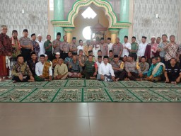 Forkopimka Jabon melaksanakan Sholat Jumat Di Ds Tambak Kalisogo.