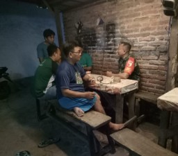 Pererat Silaturahmi, Babinsa Prambon laksanakan komsos