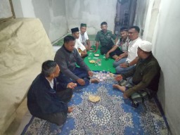 Wujud Kedekatan Bati tuud Koramil 0816/13 ke Anggota, Melaksanakan Takziah ke Ibu Serka Rudi S