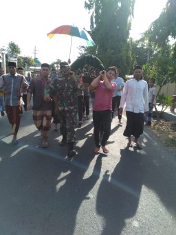 Ini Wujud Kedekatan, Babinsa Koramil 0816/13 Wonoayu Takziah di Warga Desa Binaan