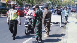 Bersama Tiga Pilar Anggota Koramil 0816/ 06 Tanggulangin Melaksanakan Giat Operasi Gabungan
