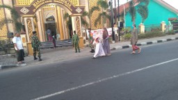 Koramil 0816/13 dan Polsek Bersinergi Amankan Sholat Idul Adha di Masjid Nurul Huda
