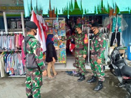 Guna  Memutus Mata Rantai Covid-19, Babinsa Koramil 0816/11 Tarik Dan Perkuatan BKO Pergencar Sosialisasi Masker