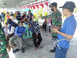 Babinsa Jabon, BKO YonKav 3/Tank Bersama Linmas Melaksanakan Pengamanan Di Pulau Lusi.