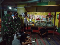 Anggota Ramil 0816/07 Krembung Bersama Polsek Krembung, Satpol-PP , Puskesmas Krembung Laksanakan Patroli Malam