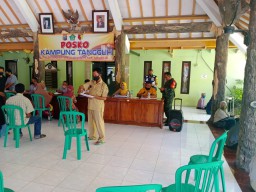 Babinsa Ramil 03/ Buduran Dampingi warganya terima Bantuan Sosial