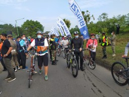 BARENG FORKOPIMDA SIDOARJO,PENANAMAN 1000 BIBIT POHON TREMBESI DI DESA KEDUNGCANGKRING JABON