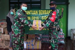 Wujud Peduli Korban Bencal Tempursari Lumajang, Kodim 0816/Sidoarjo salurkan bantuan sembako
