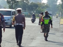 Koramil 0816/10 Balongbendo Dan Forkopimka Laksanakan Ops Yustisi.