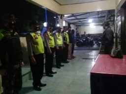 Salah satu warkop di Desa Terung Kulon terjaring Operasi Yustisi di malam hari dalam rangka meningkatan disiplin dan Penegakan Hukum Prokes.