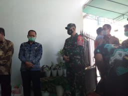 KUNJUNGAN BUPATI SIDOARJO H.AHMAD MUDLOR ALI, S.I.P KE RUMAH ABK KRI NANGGALA 402 DI WILAYAH KECAMATAN KRIAN