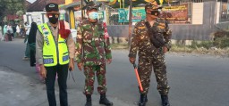 Babinsa Desa Tarik Serka Saiful Anam Laksanakan Pam Sholat Idul Fitri 1442 H Di Desa Binaan