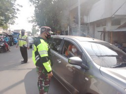 Personil koramil 0816/04 porong bersinergi meminimalisir penyebaran covid-19