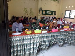 DANRAMIL 0816/16 WARU DIDAMPINGI BABINSA PEPELEGI MENGHADIRI RAKOR PERSIAPAN BELAJAR TATAP MUKA DI SDN PEPELEGI 1