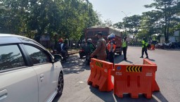 Semangat Tinggi, Babinsa Koramil 05/Tulangan pantau exit tol Tanggulangin