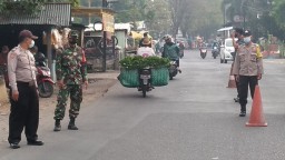 Tiga pilar TNI-Polri dan Satpol PP Kecamatan Tulangan Kabupaten Sidoarjo melakukan kegiatan Operasi Yustisi