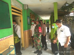 Koramil 0816/07 Krembung Serka M. Awwabin Laksanakan Penanganan Covid 19 dan Simulasi PTM Tahun Ajaran 2021