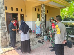 TNI / POLRI BERSINERGI MENGEVAKUASI PASIEN ISOMAN COVID 19 KE TEMPAT ISOTER HOTEL DELTA SINAR MAYANG SIDOARJO