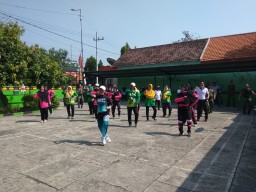 Ramil 0816/07 Bersama Polsek Krembung Adakan Senam Bersama Dalam memperingati HUT TNI ke 76