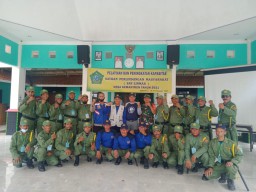 BABINSA KELURAHAN KEMANTREN SERKA NUR ASANDI MENGHADIRI PELANTIKAN LINMAS DESA KEMANTREN
