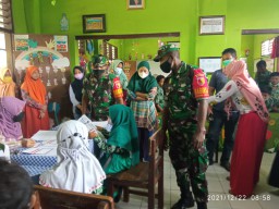 Koramil 0816/04 porong bersinergi dalam pelaksanaan vaksinasi anak usia 6-12 tahun