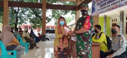 PASTIKAN TEPAT SASARAN, BABINSA KORAMIL 0816/13 WONOAYU PANTAU PENYALURAN BLT DD