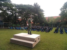 Personil Koramil Jabon Melaksanakan Giat Pembentukan Kedisiplinan Siswa-Siswi SMK N Jabon.