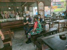 Babinsa 0816/03 melaksanakan komsos dengan warga binaan